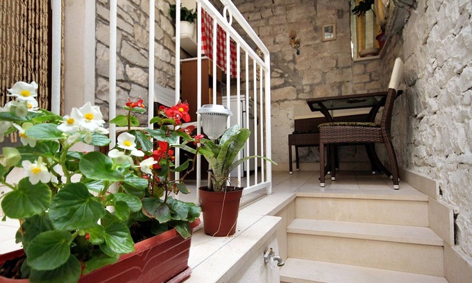 Pucisca Apartment | Guest Rated 9.8: Air-Conditioned Apartment in Pučišća