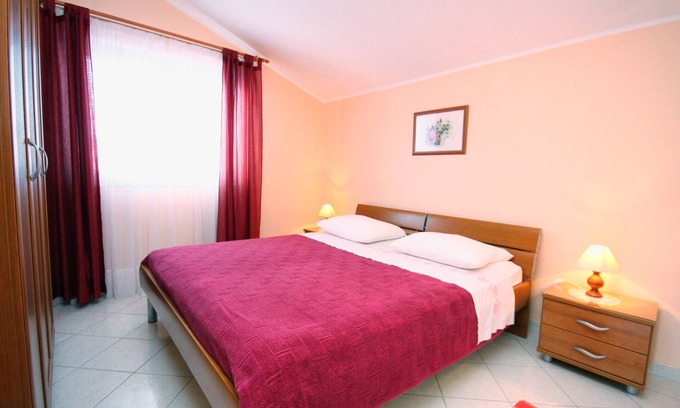 Vinisce Apartment | Modern One Bedroom Apartment with Ocean View in Vinišće