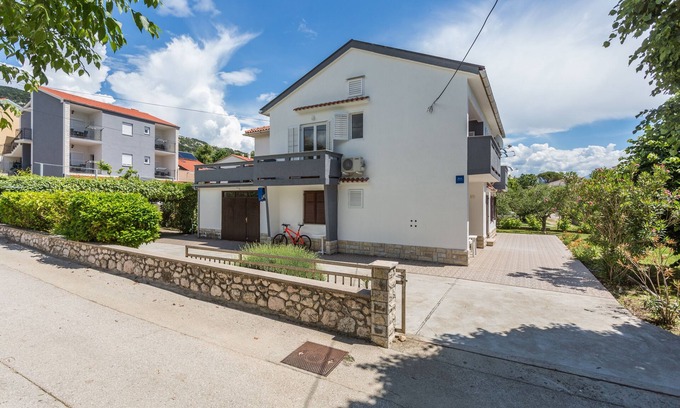 Baska Apartment | Elegant One-Bedroom Apartment with Ocean View in Baška