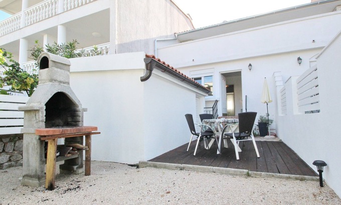 Baska Apartment | Exceptional One-Bedroom Apartment with Terrace in Baška