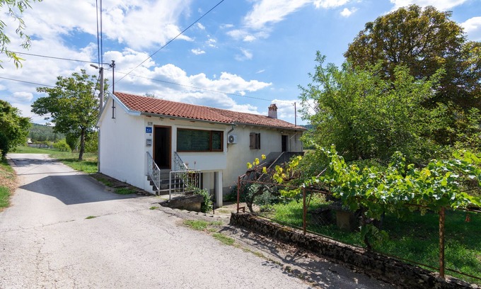 Buzet Apartment | Cozy One Bedroom Apartment in Buzet, Central Istria