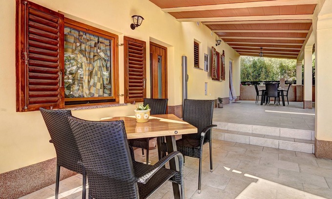 Valbandon Apartment | Beautiful One Bedroom Apartment with Terrace in Fažana