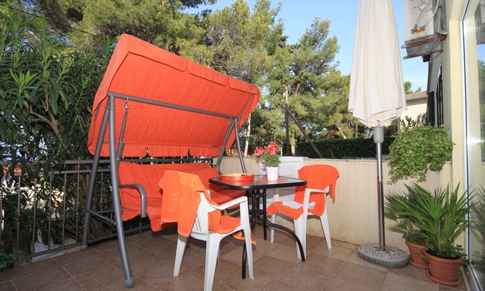 Island Hvar Apartment | Cozy One Bedroom Apartment with Sea View in Jelsa, Hvar