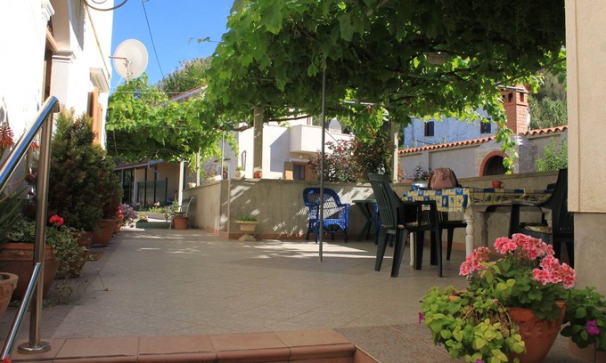Susak Apartment | Inviting One Bedroom Apartment with Sea View in Susak