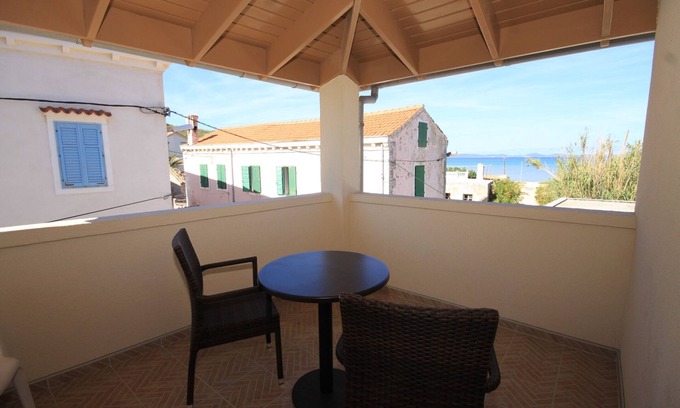 Susak Apartment | Seaside One Bedroom Apartment with Terrace in Susak