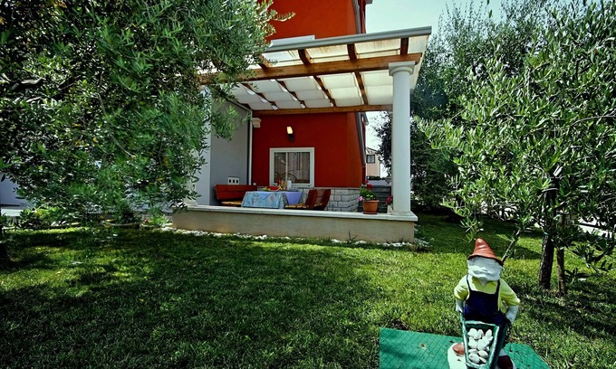 Murine Apartment | Exceptional One Bedroom Apartment with Terrace in Umag