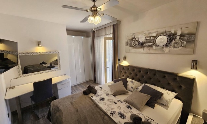 Cove Rogacic Apartment | One bedroom apartment with balcony Vis (A-19923-a)
