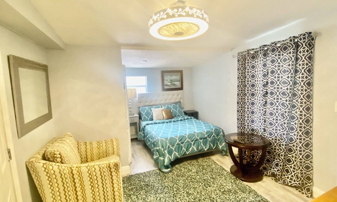 Florida Gardens House | Private One Bedroom Retreat with Garden View & Great Amenities