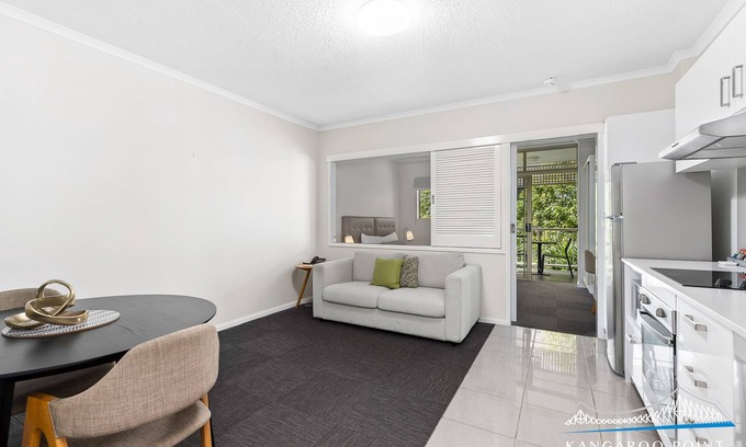 New Farm Apartment | Ideal One Bedroom Retreat in Kangaroo Point