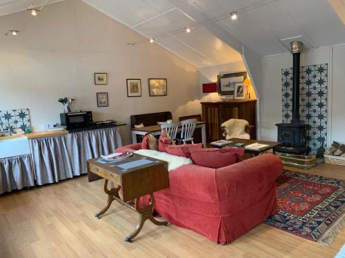 Swettenham Apartment | Idyllic One Bedroom Lodge in the Countryside - 4 Star Rated
