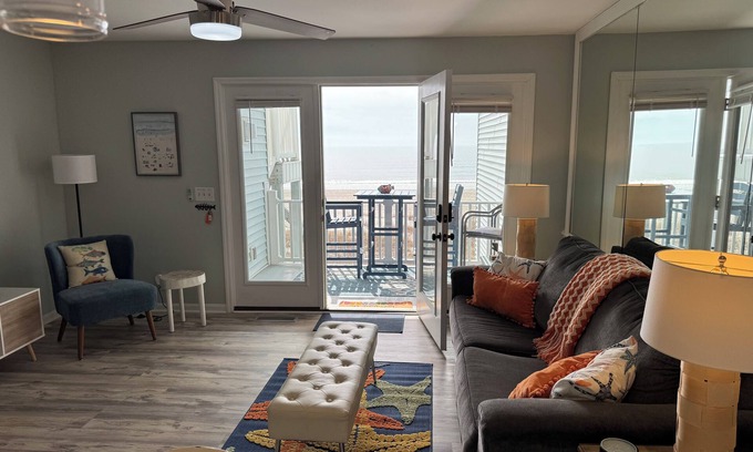 Ocean Isle Beach Condo | Beautiful Oceanfront Retreat Steps from the Sand with Pool