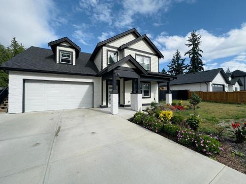 Gibsons Apartment | One-Bedroom Suite in Gibsons