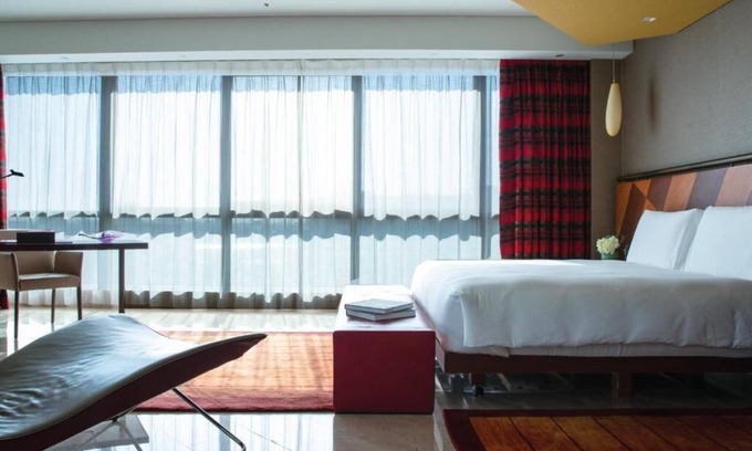 Garhoud House | One Bedroom Suite with Pool Near Aviation Club Garhoud