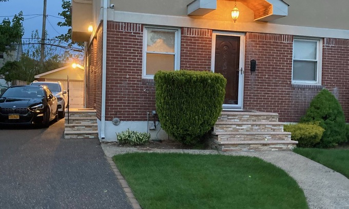 Elmont House | Convenient One Bedroom with Private Entrance Near JFK