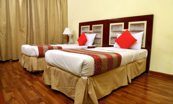 Al Sharq Hotel | Comfortable One Bedroom with 2 Beds in Sharjah