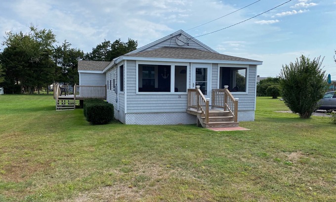 Misquamicut House | Steps from Misquamicut Fire District Beach with Ocean View