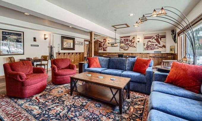 Frisco House | Inviting 7 BR Retreat Steps from Town with Hot Tub & Pool Table