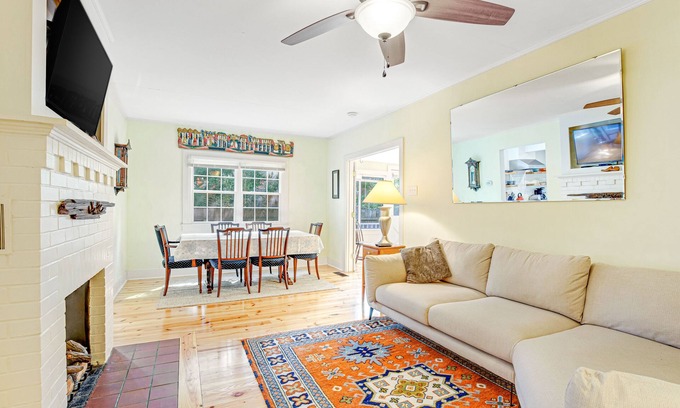 Folly Beach House | Cozy Beach Retreat with Garden Patio & Ocean View Amenities