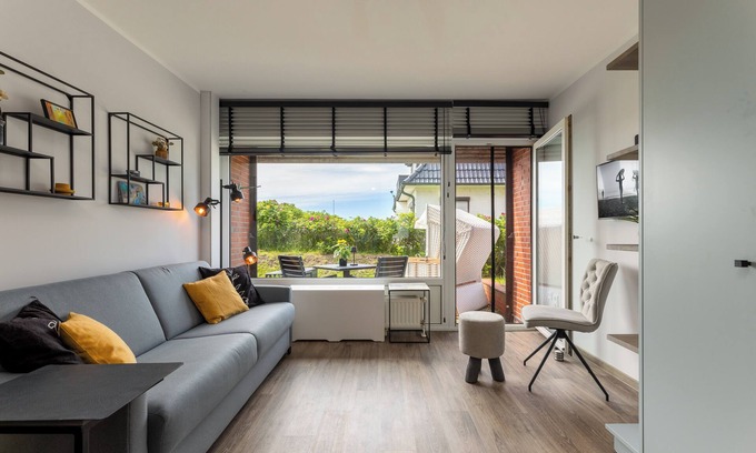 Wenningstedt-Braderup Apartment | One room and many possibilities: the high-quality couch invites you to c