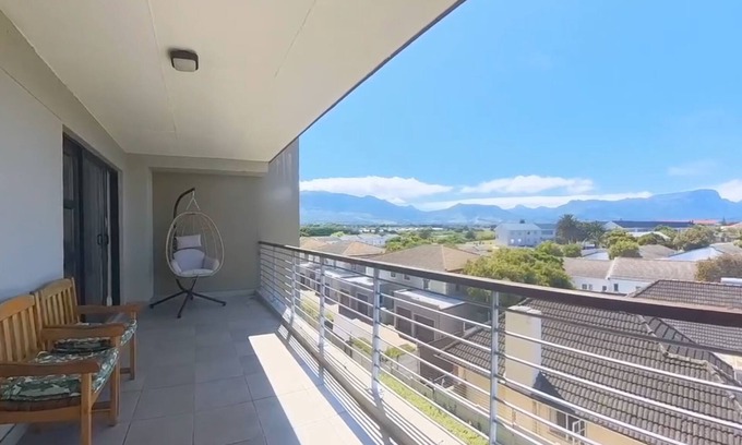 Tokai Apartment | Immaculate 2-Bed Apartment with Ocean View in Cape Town