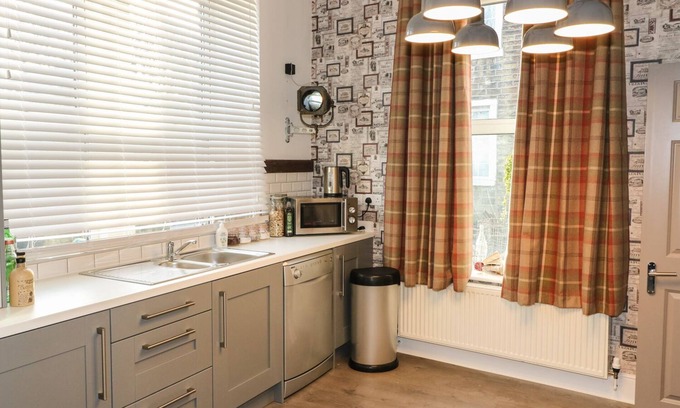 Greetland Cottage | Top-Rated One Eight Three Guest Cottage with Kitchen & Breakfast