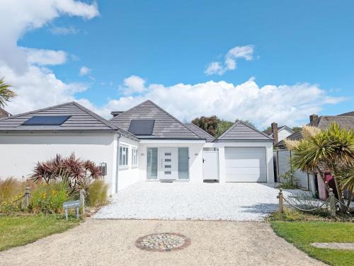 West Wittering House | Family Retreat at One Elms Way - Perfect for 8 Guests
