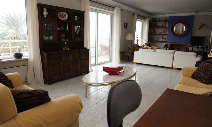 Petaloudes Apartment | Family-Friendly Retreat: One Flat on One Floor