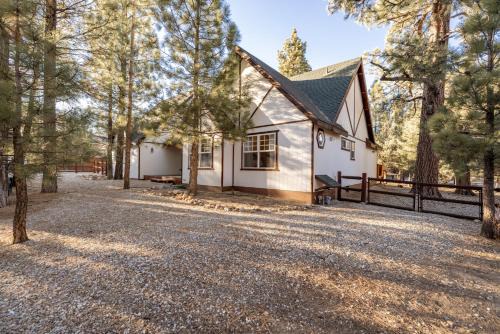 Woodlands House | Pet-Friendly Retreat at One Hundred Pines Ranch #2005