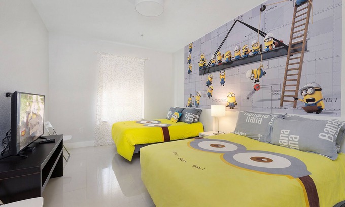 Windsor Hills Condo | Magical One in a Minion Condo, 5 Mins to Disney & More