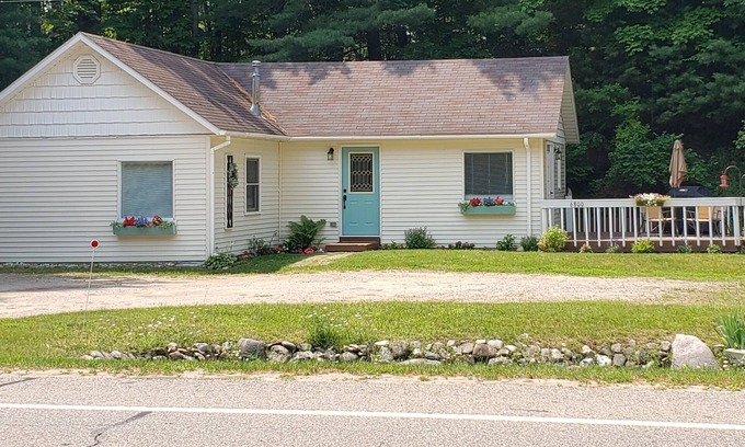 Harbor Springs House | Ideal Getaway Near Downtown Harbor Springs with Pool & Ocean View