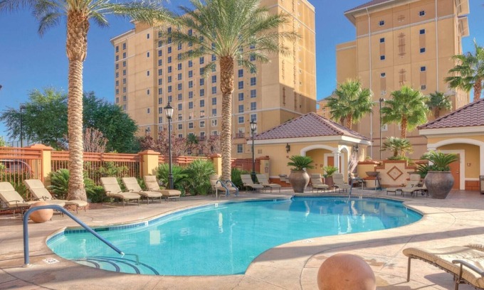 Las Vegas Resort | One Mile From Vegas Strip-Dazzling Vegas Views - Wyndham Grand Desert-1 Bd. Dlx.