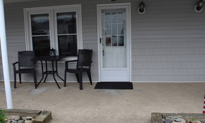 Wells Beach Condo | Steps from the Beach: Guest Rated 9.8 with Oceanfront Pool