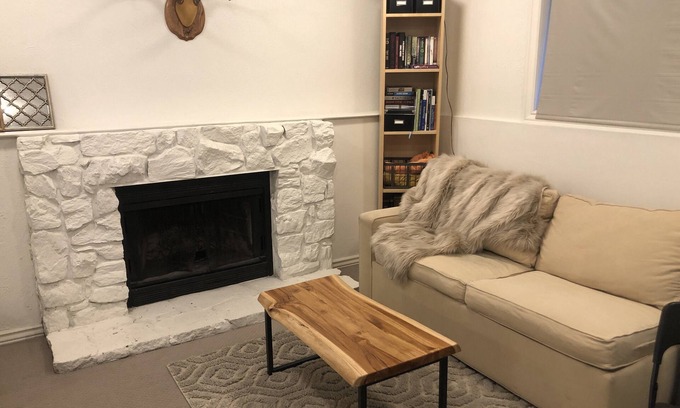 Murray Apartment | Late Check-In for Your Pet-Friendly Getaway