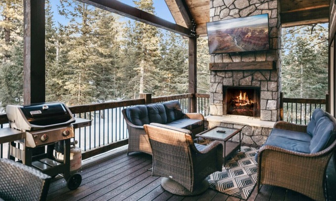 Duck Creek Village Cabin | Unique Cabin Retreat with Outdoor Fireplace & Spa Amenities
