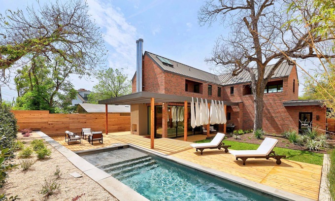 Old Enfield House | One Of A Kind Clarksville Home + Private Pool - Willow