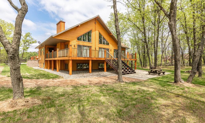 Big Bay House | Family Beachfront Retreat on Lake Petenwell - Pet Friendly!