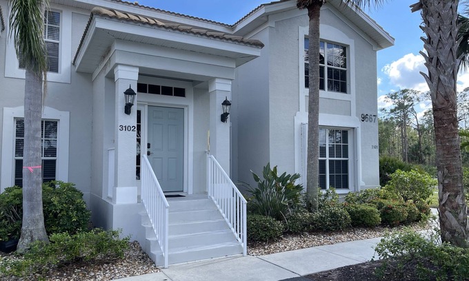 Fort Myers Condo | Unique Colonial Condo with Pool and Lake Views, Rated 9/10