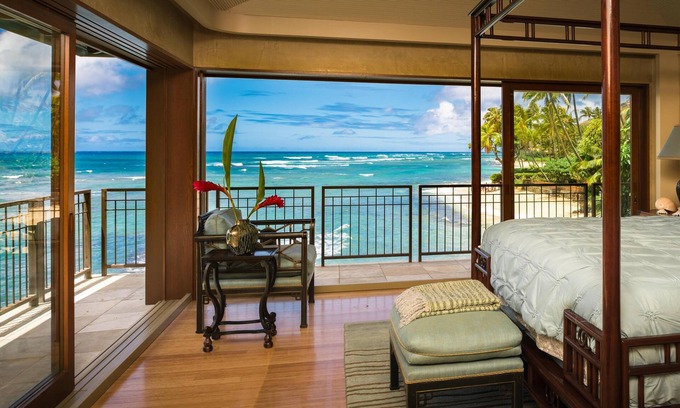 Kahala House | Unique Oceanfront Retreat with Spa and Family-Friendly Amenities