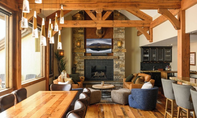 Crested Butte Condo | Unique Ski-in/Out Mountain Retreat with Private Hot Tub