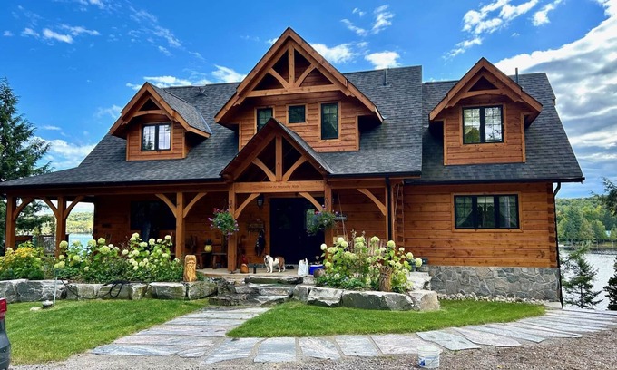 Magnetawan Cottage | Unique Timber Framed Waterfront Retreat with Hot Tub!