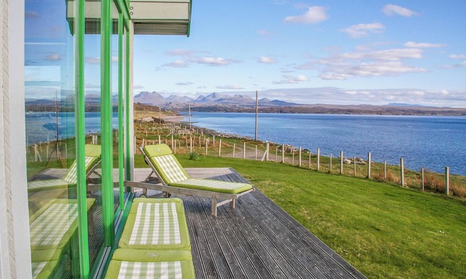 The Hebrides Cottage | Unforgettable Oceanfront Views in the UK at Our Hotel
