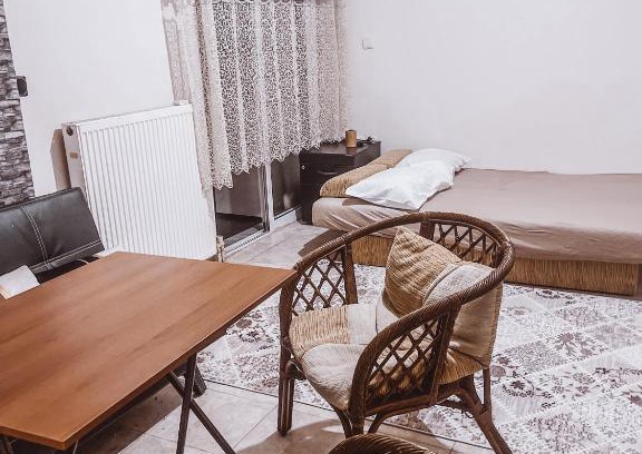Komotini Apartment | Budget-Friendly Eucalyptus Hotel: Pet & Child Friendly Stay