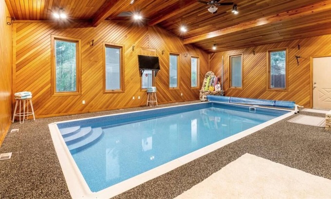 Southwest Calgary House | One of the kind 5 bedroom house with its own spa