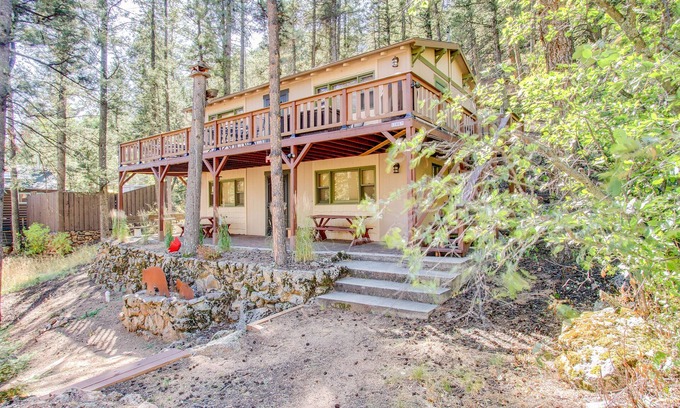 Woodland Park House | Exceptional Stay in Green Mountain Falls with Pool Access