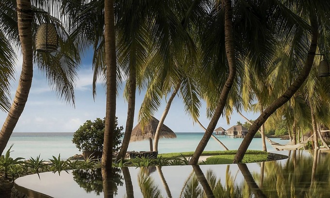 Kanifinolhu Island House | Discover One&Only Reethi Rah: Oceanfront Water Villa Escape
