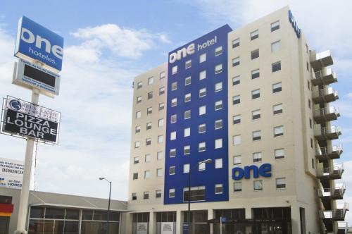 Cuautlancingo Hotel | Discover One Puebla FINSA: Family-Friendly with Breakfast