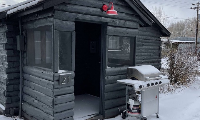 Meeker Cabin | Cozy Cabin Retreat with Kitchenette for Families and Pets