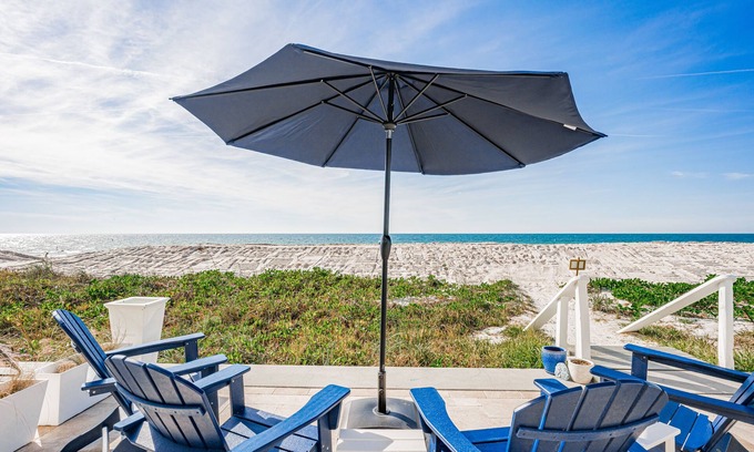 Indian Rocks Beach Condo | Beachfront Escape with Breathtaking Sunset Views