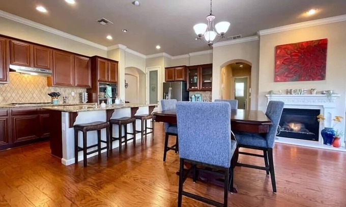 West Sacramento House | Family-Friendly Escape with Fireplace and Pet Amenities