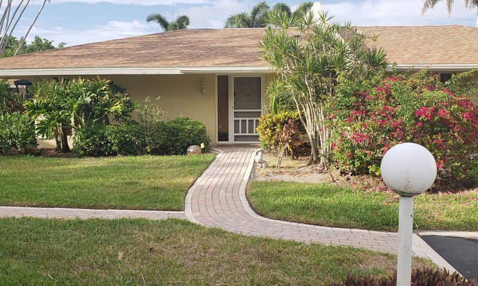 Palm River Estates Villa | Relaxing Villa with Pool and Spa in Palm River Estates